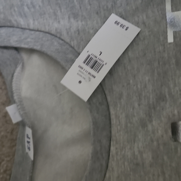 GAP Brand New Sweater Size L - Picture 2 of 3